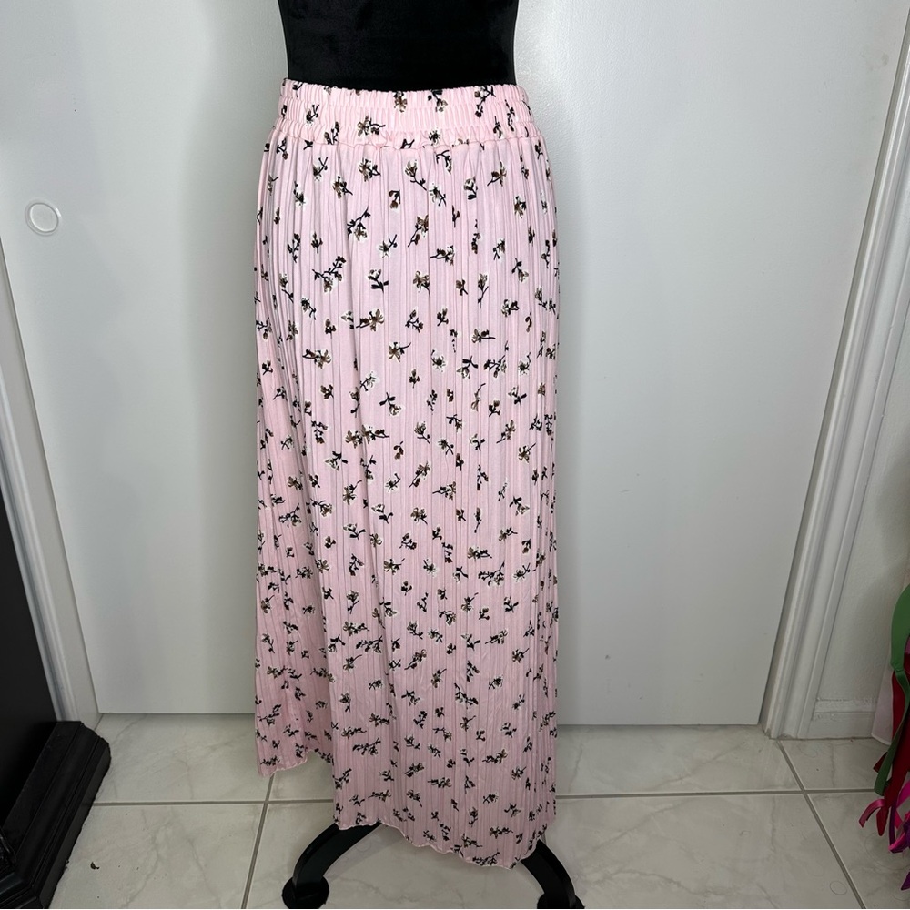 Pink floral maxi skirt with elastic waistband